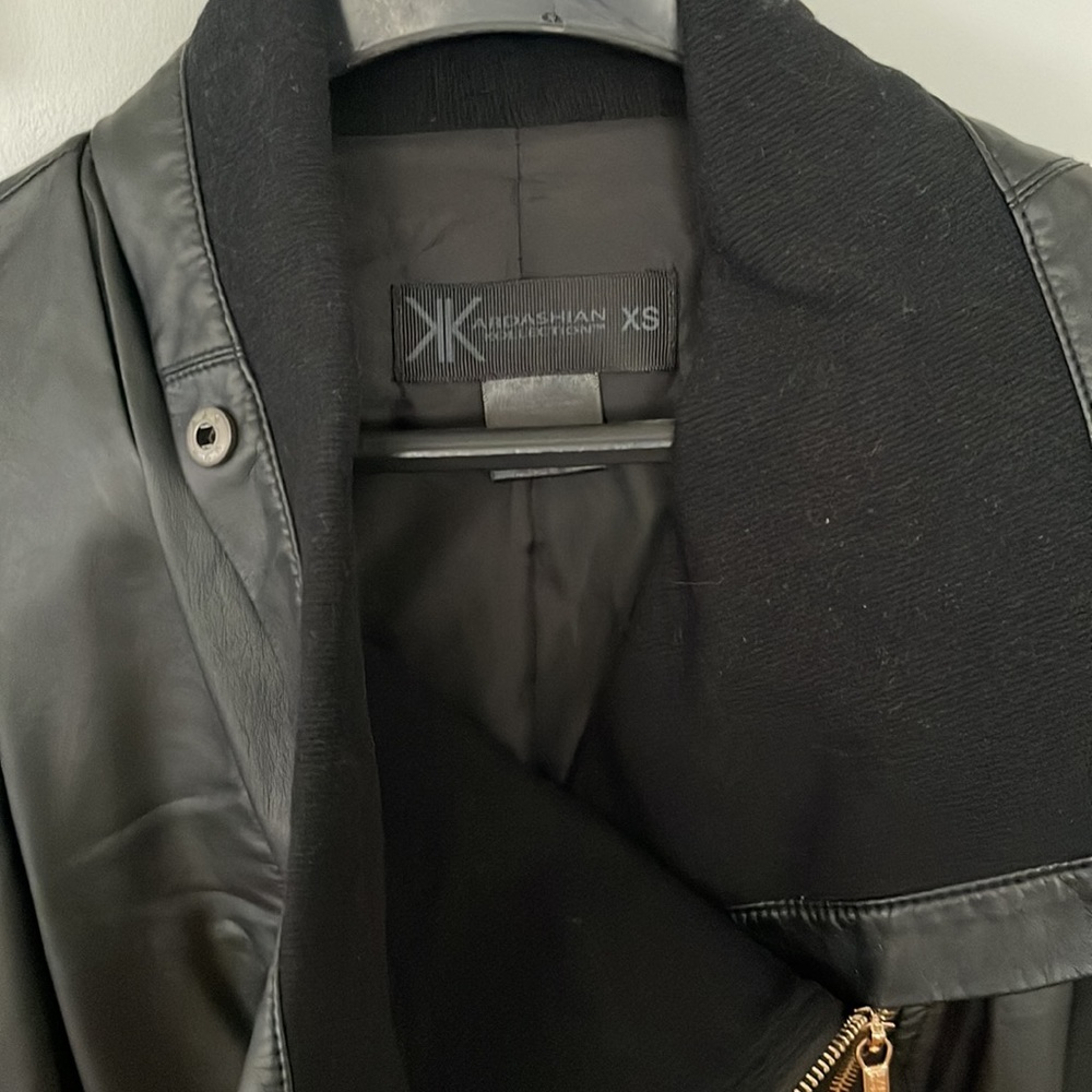 Leather jacket 🖤 - Picture 3 of 4